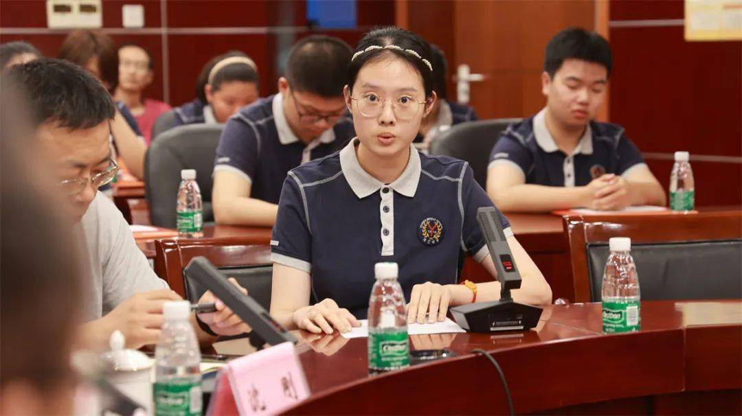 辅仁看点 | 苏大副校长吴嘉炜回母校为学弟学妹亲颁录取通知书_时代