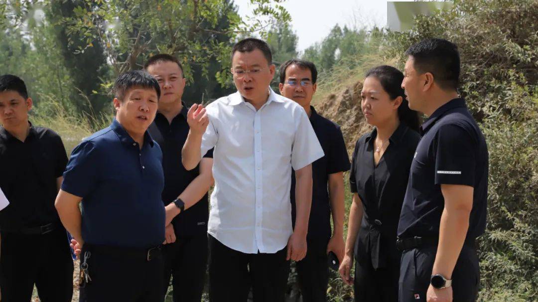 在杨谈乡通源选矿厂,益源矿业,孙惠生与企业负责人