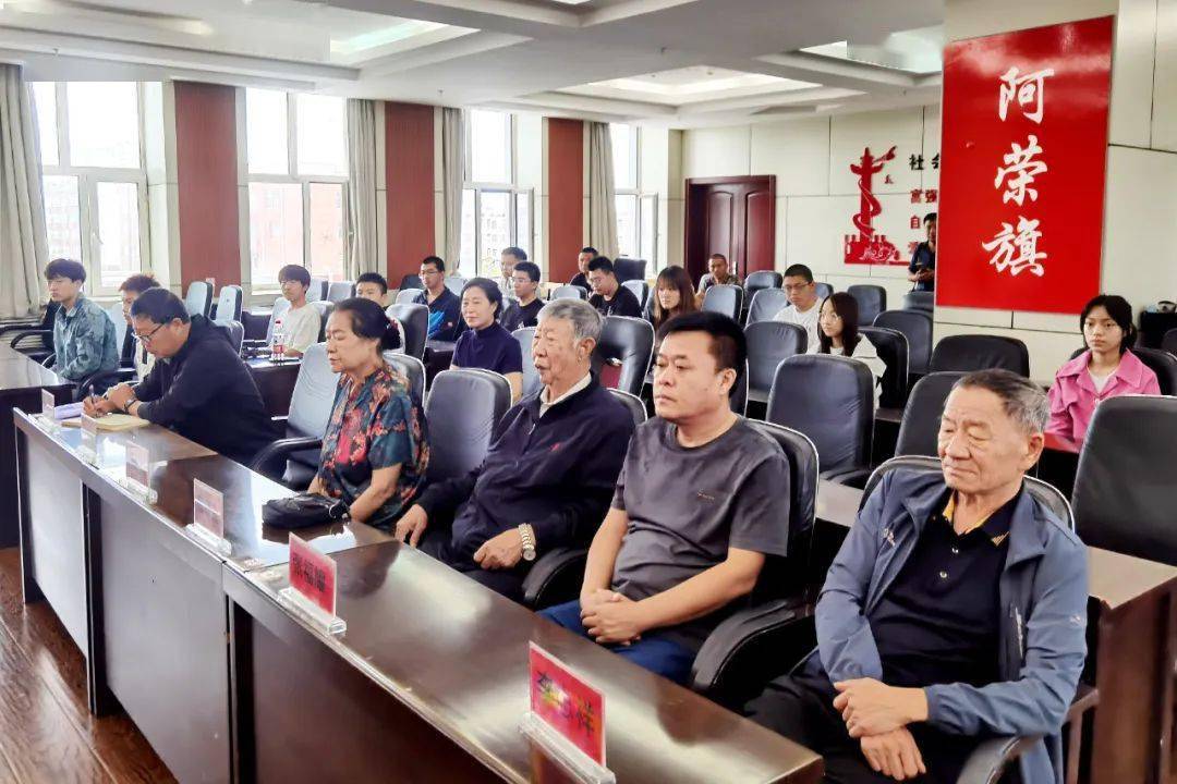 阿荣旗:爱心企业助17名学子踏上求学路_社会_助学金_桑梓