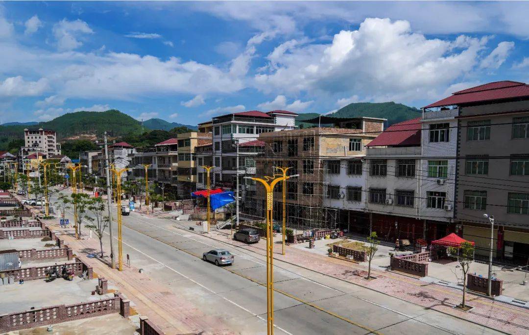 与大济镇隔溪相望的龙华镇,一个"同心"品牌正悄然改变着当地村民的