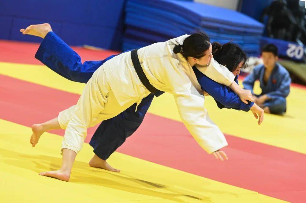 三线队员拼赢二线队员获资格,这场柔道选拔赛展现鲶鱼效应_比赛_上海
