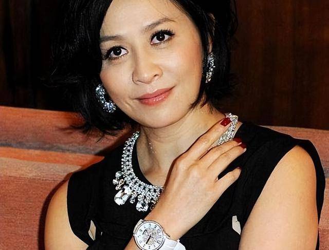 刘嘉玲彻底崩溃!当年绑架真相遭曝光,结婚17年无子真相大白!