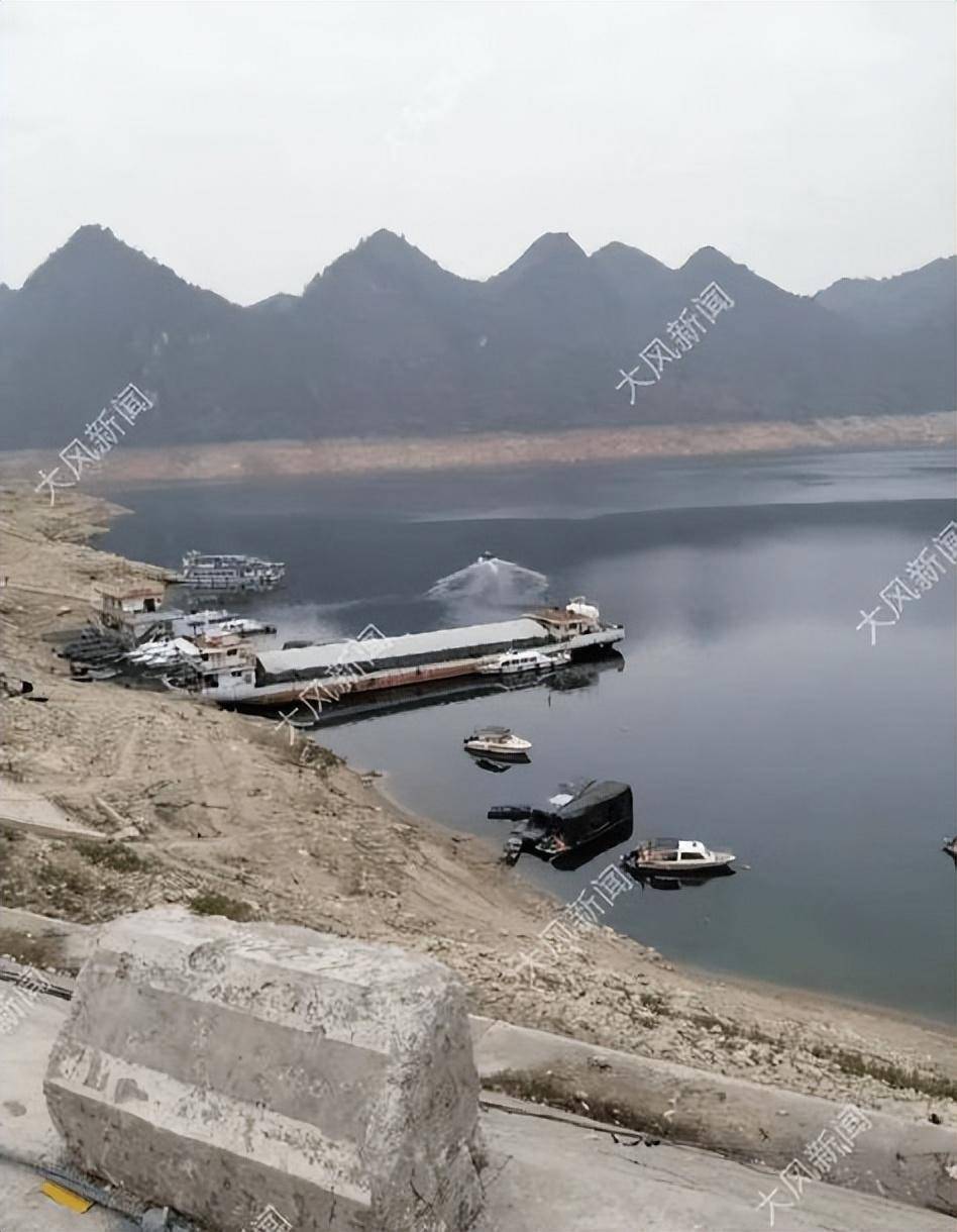 江界河彭先生告诉记者,瓮安县的江界河是一个风景区,离猴场镇开车大约