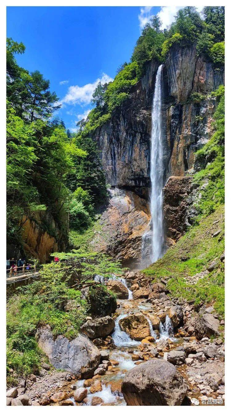 官鹅沟大景区位于甘肃省陇南市宕昌县城郊,是国家aaaaa级景区,国家级