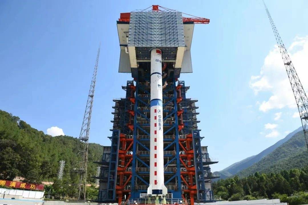 本文图片 中国航天科技集团供图7月27日4时2分,长征二号丁遥八十一