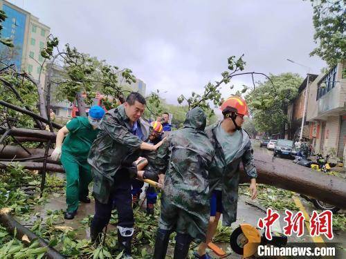 台风“杜苏芮”已致福建130余万户停电 今夜将进入江西境内