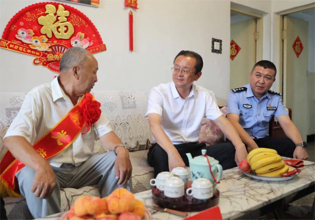 区领导刘启国,秦伟,史万中,冯之光,史