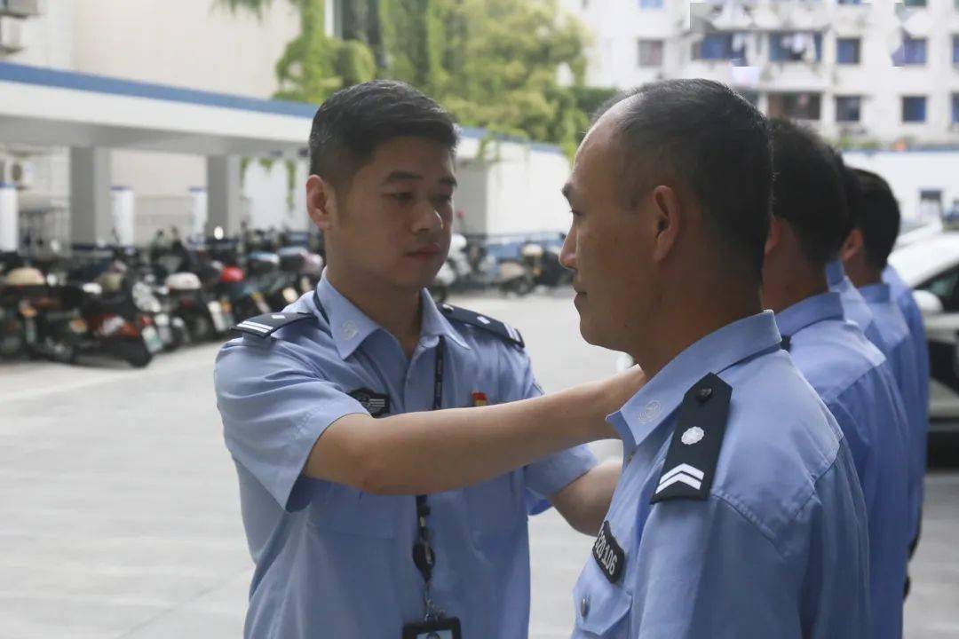 辅警服装警衔图片