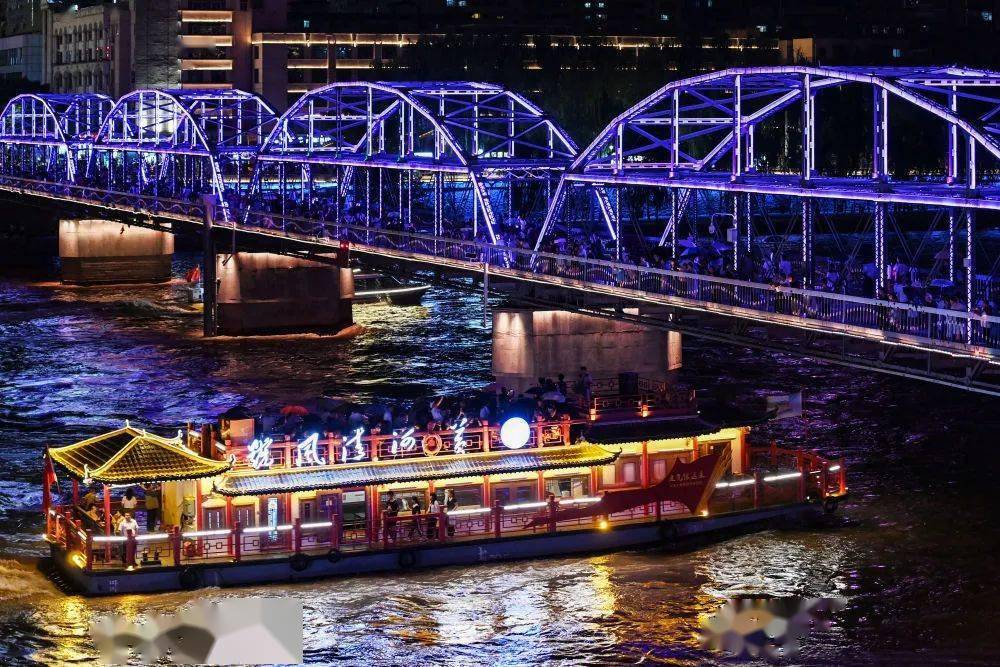 兰州:乘船夜游黄河_新华社_游客_范培 