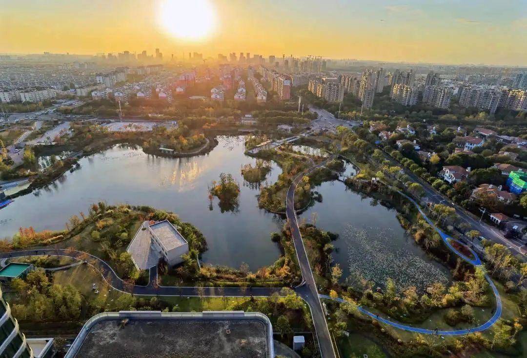国内首个城市家具主题公园在闵行开园,130件优秀作品正陆续落地
