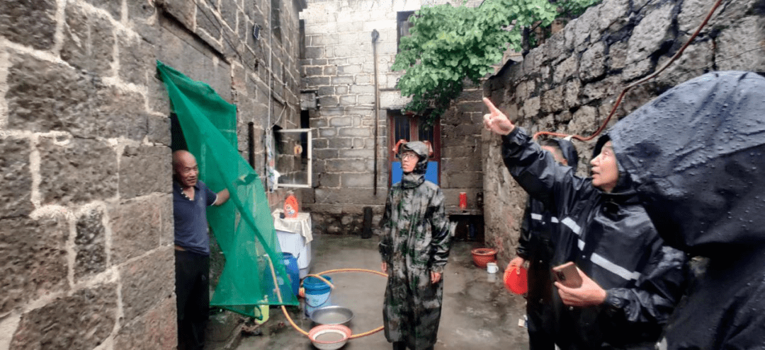 【防汛中的河南政法力量】鹤壁市网格员全力防御台风“杜苏芮”