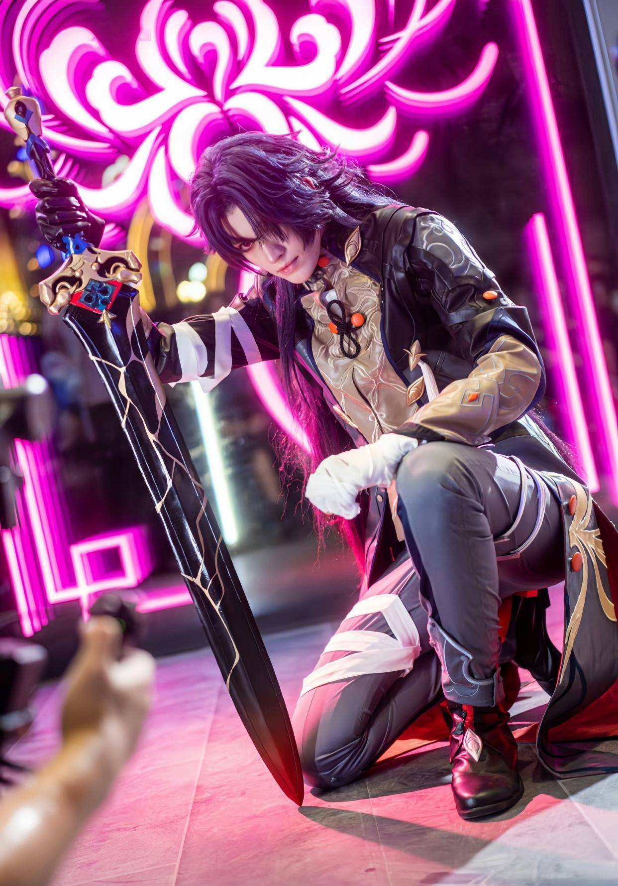 卡琳娜cos秀美貌刷屏,长腿罗宾好性感,五条悟穿女仆装很辣眼_美人_角