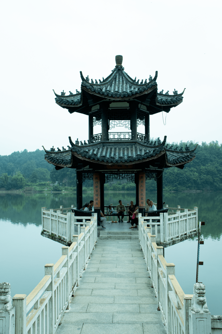 金寨梅山的雨后清晨,不一般……_老城区_老人_来源