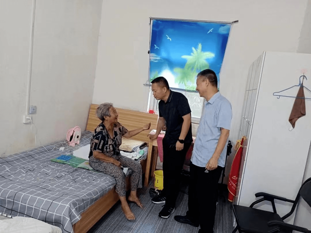 【防汛中的河南政法力量】鹤壁市网格员全力防御台风“杜苏芮”