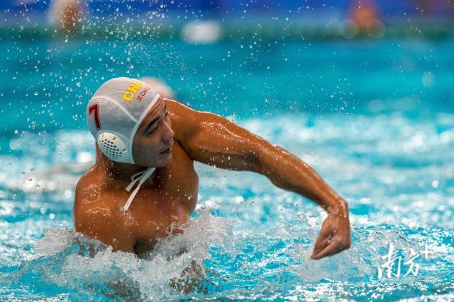 广东健儿玩转大运"水上足球",走近中国男子水球队的"678910"_张俊龙