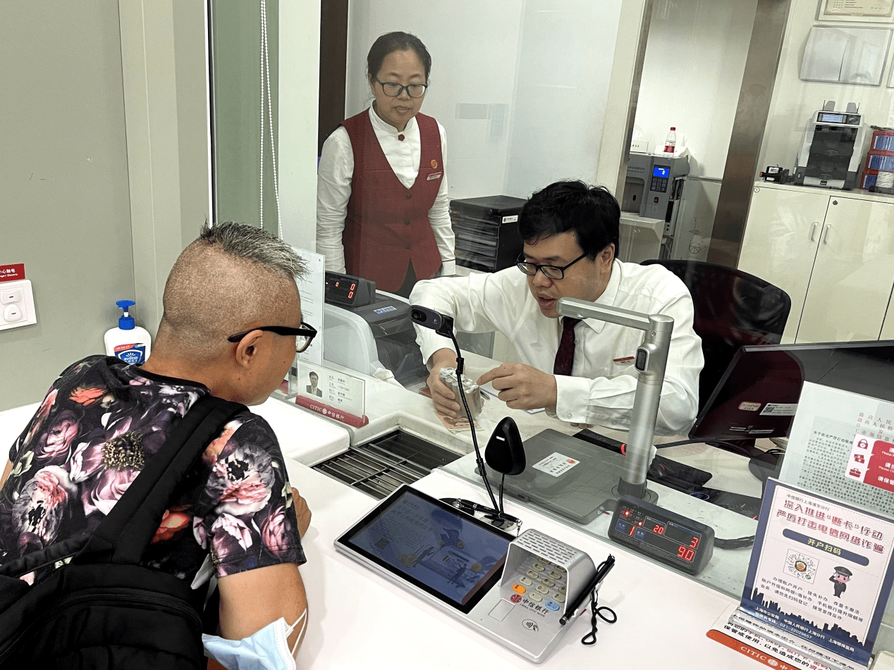 硬币兑换暖人心中信银行上海浦东分行为客户办理小面额硬币批量兑换_搜狐网