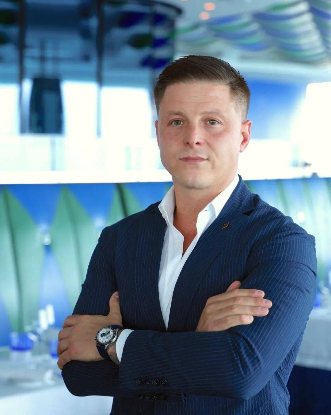 al arab jumeirah)葡萄酒总监samuel lacroix给予了龙谕极高的评价