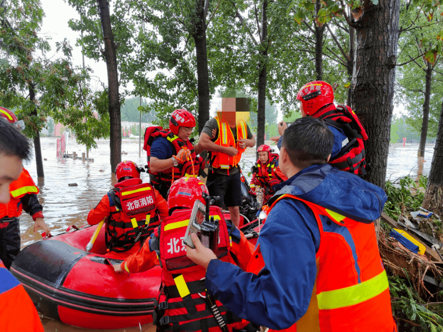 直击救援一线!_人员_房山_洪水