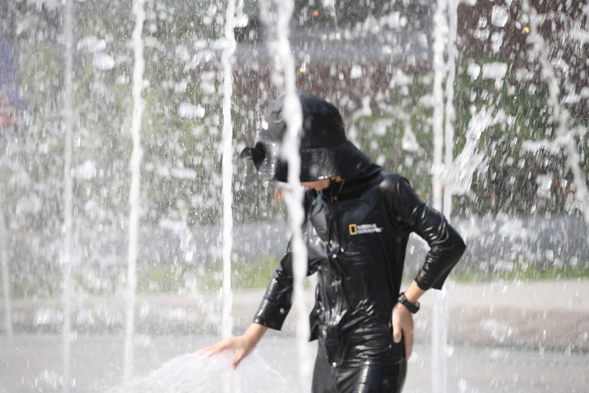 早安·世界｜韩国周末高温天气已造成至少17人身亡_搜狐网