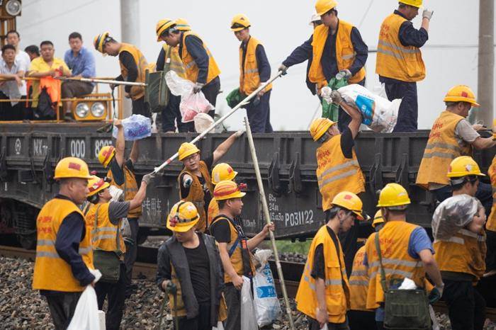 抢修铁路线_工作_正在进行_任务