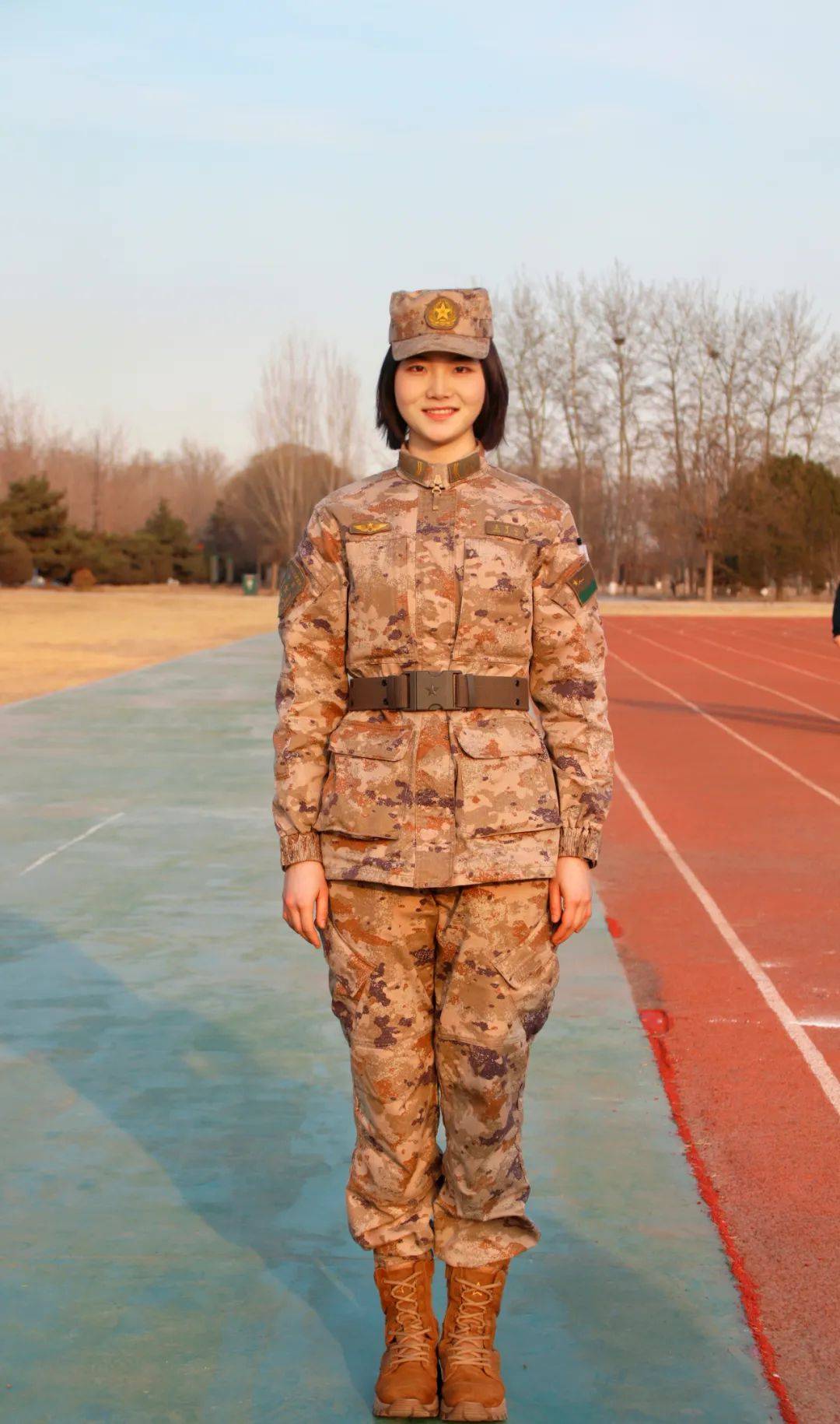 "00后"肇庆女兵,又美又飒!_李娟少_军人_训练