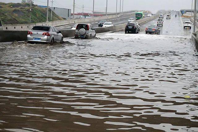 城市内涝常识|内附哈尔滨暴雨易积水路段!_地势_立交桥_车辆