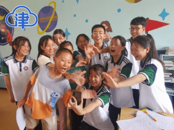孩子们和返回天津的孟老师视频通话兴学强国,是天津大学自1895年创办