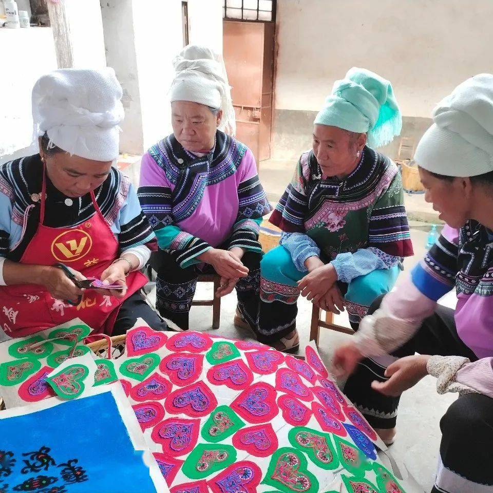 红河温度 | 白主妹:用坚守诠释最深沉的爱_婆婆_刺绣_新寨村