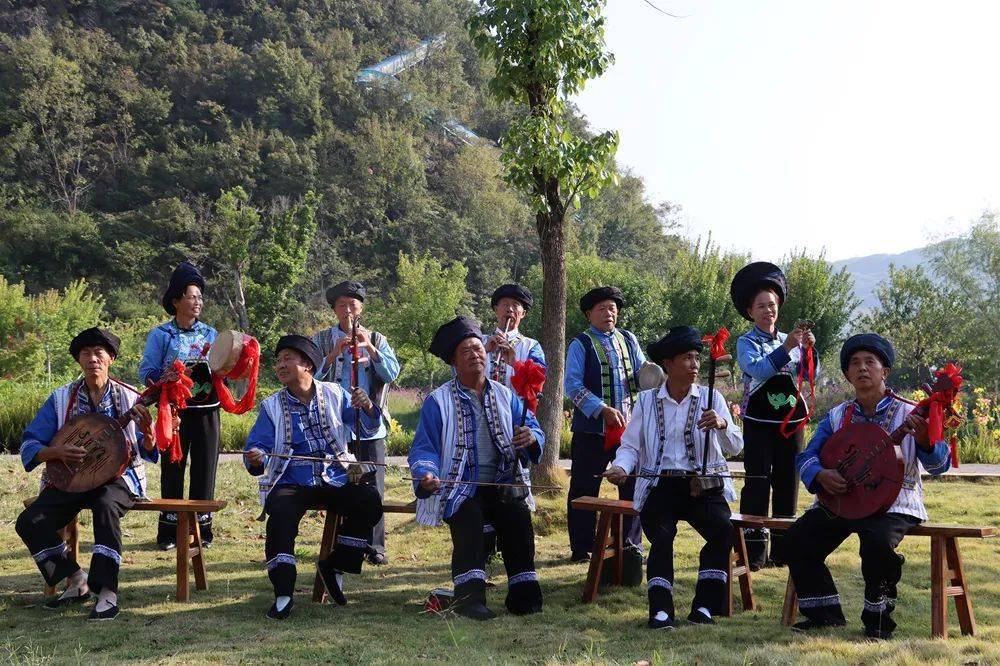 【康养胜地 人文兴义】夏日凉爽就去兴仁鲤鱼坝村_景区_刺绣_民族