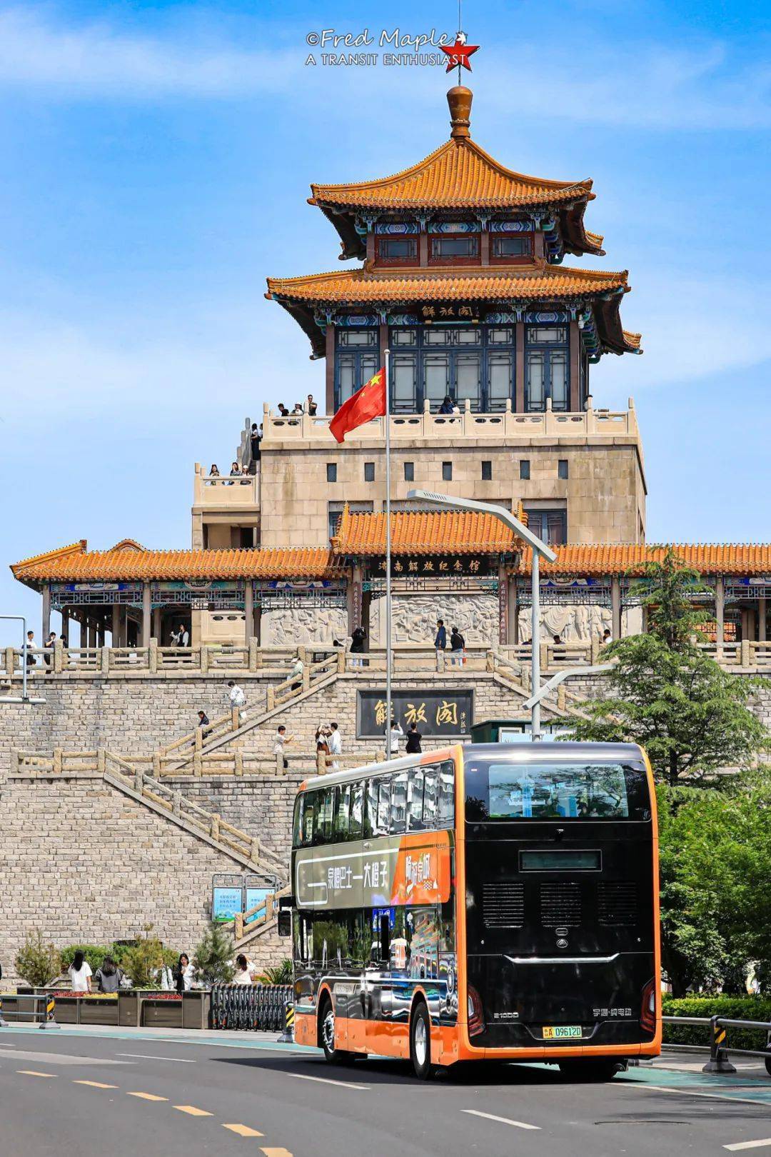 乘双层观光巴士 赏泉城魅力夜景_橙子_专线_定制