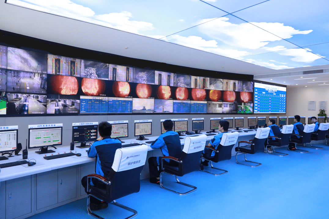 广州市第三资源热力电厂中控室.
