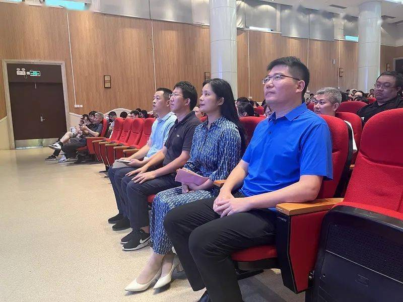 党总支书记孙贤欢,校长杨文英,副校长邵