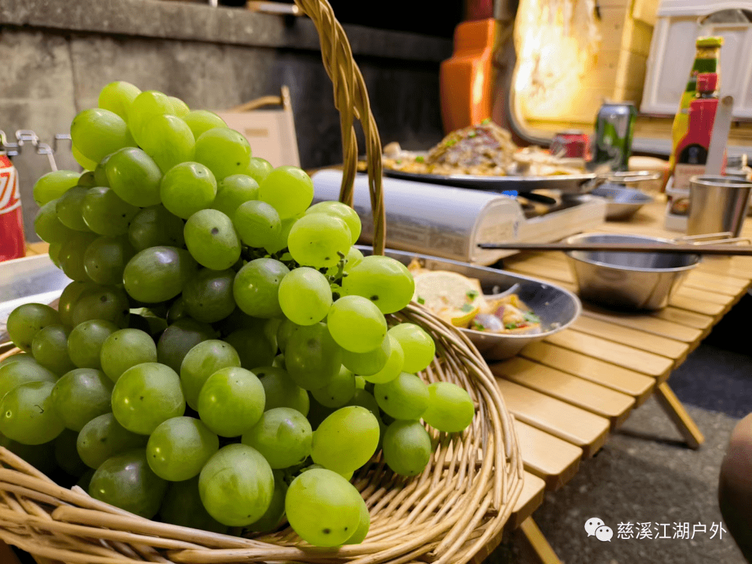 轻岚优选 | 新浦有机老式小颗粒金皇后葡萄,每天新鲜采摘,精品装送礼