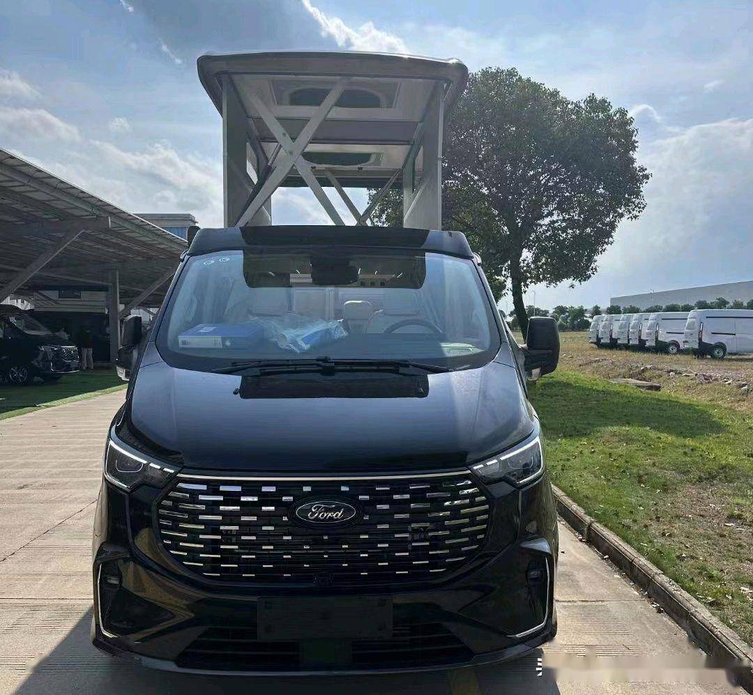 自驾游"神器",休旅版福特全顺曝光,可升降车顶设计,2.