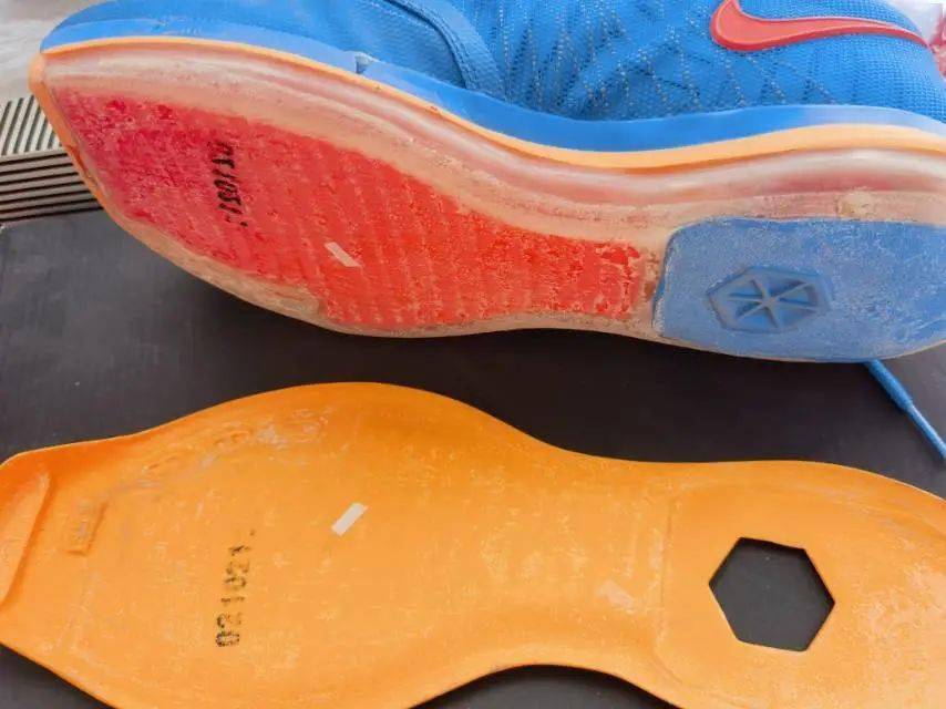 刚买了低帮_库里_资讯_实战