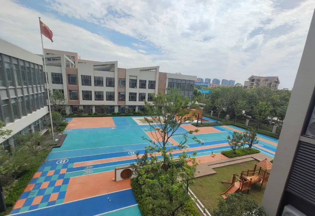 浙江工业大学附属秋山幼儿园天安云谷园区1.
