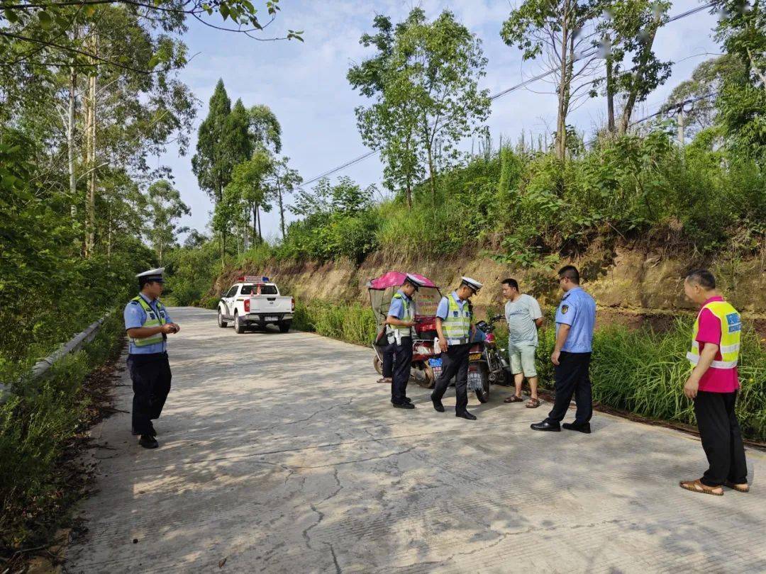 井研县竹园镇:多措并举 把好交通出行"安全"关_群众_整治_头盔