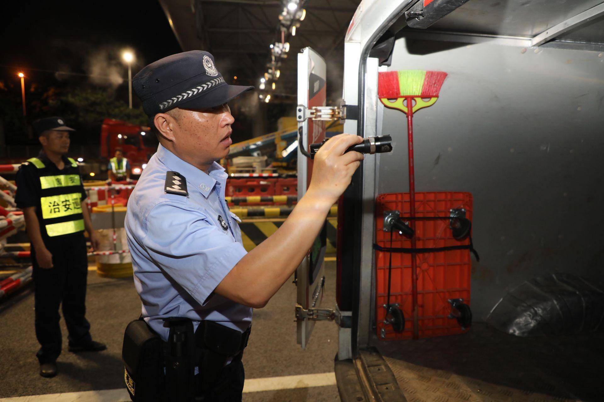 宝安警方日均部署警力5008人次,全面强化社会面巡防_杨洋_巡逻_隐患