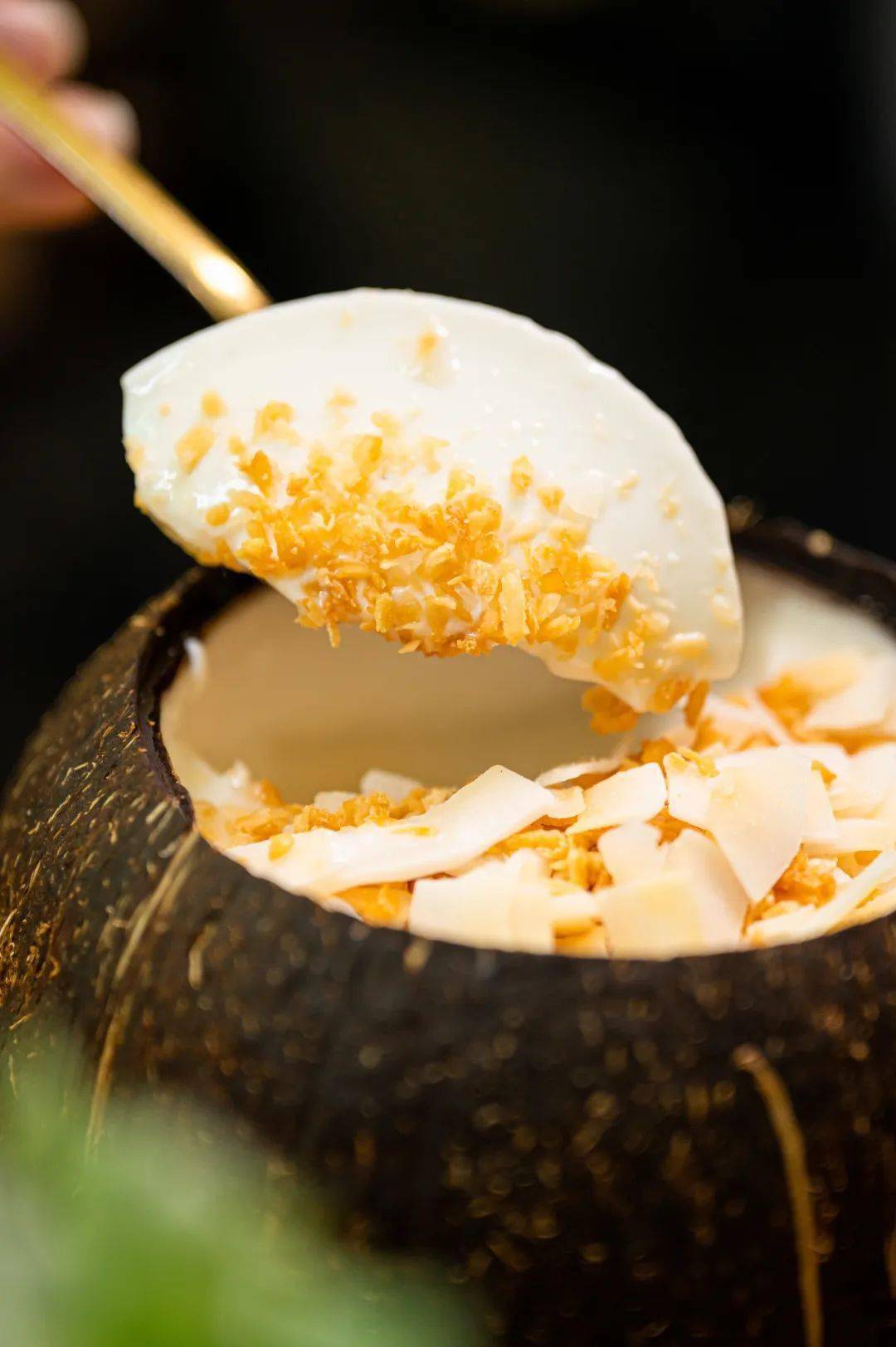 8!火了5年「双层椰子冻」,街坊日日排队买!_椰汁_桃胶_芒果