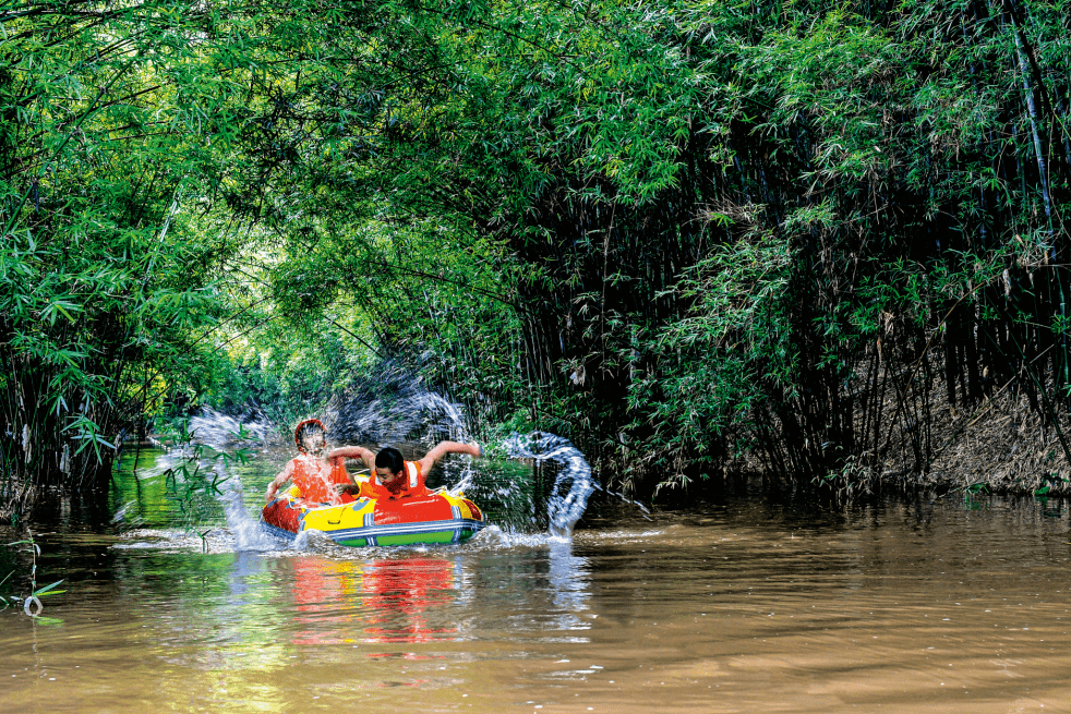 巴南圣灯山镇佛影峡漂流位于巴南圣灯山镇,有着"重庆漂流第一站"的