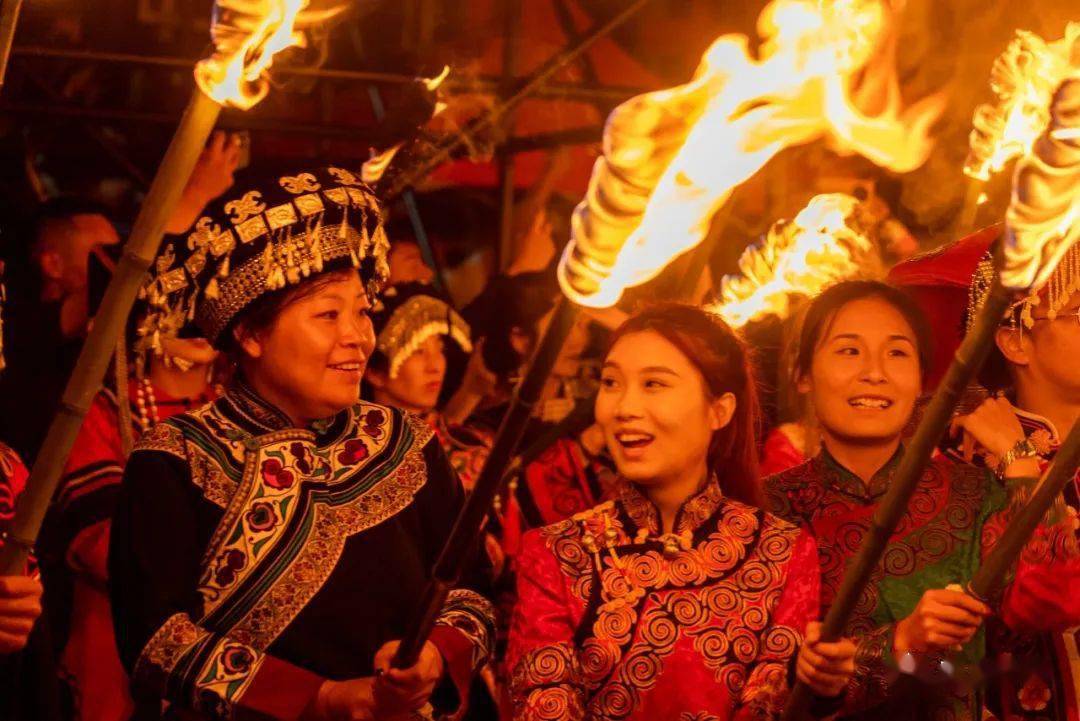 火了!7万多人来毕节_活动_篝火_游客