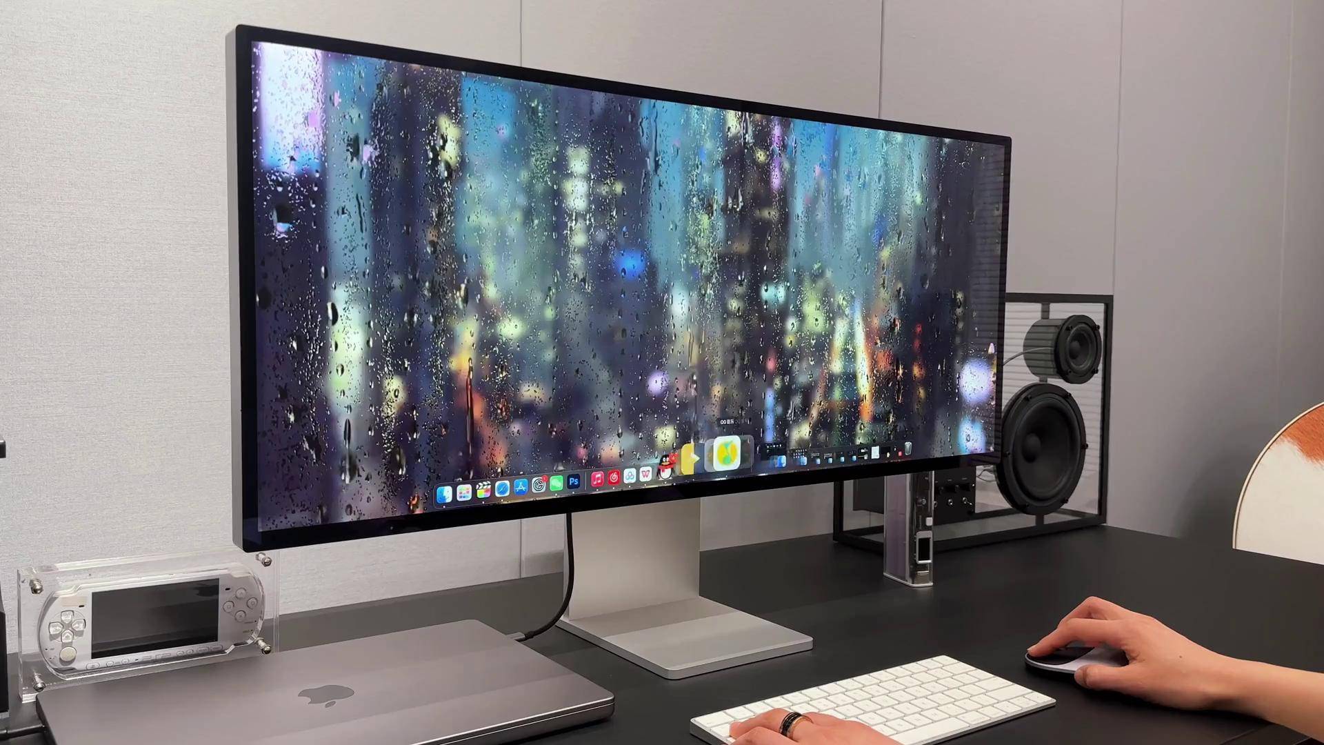 34寸5k带鱼屏,电影办公聊天同时进行,效率直接起飞.5k显示器 带鱼屏