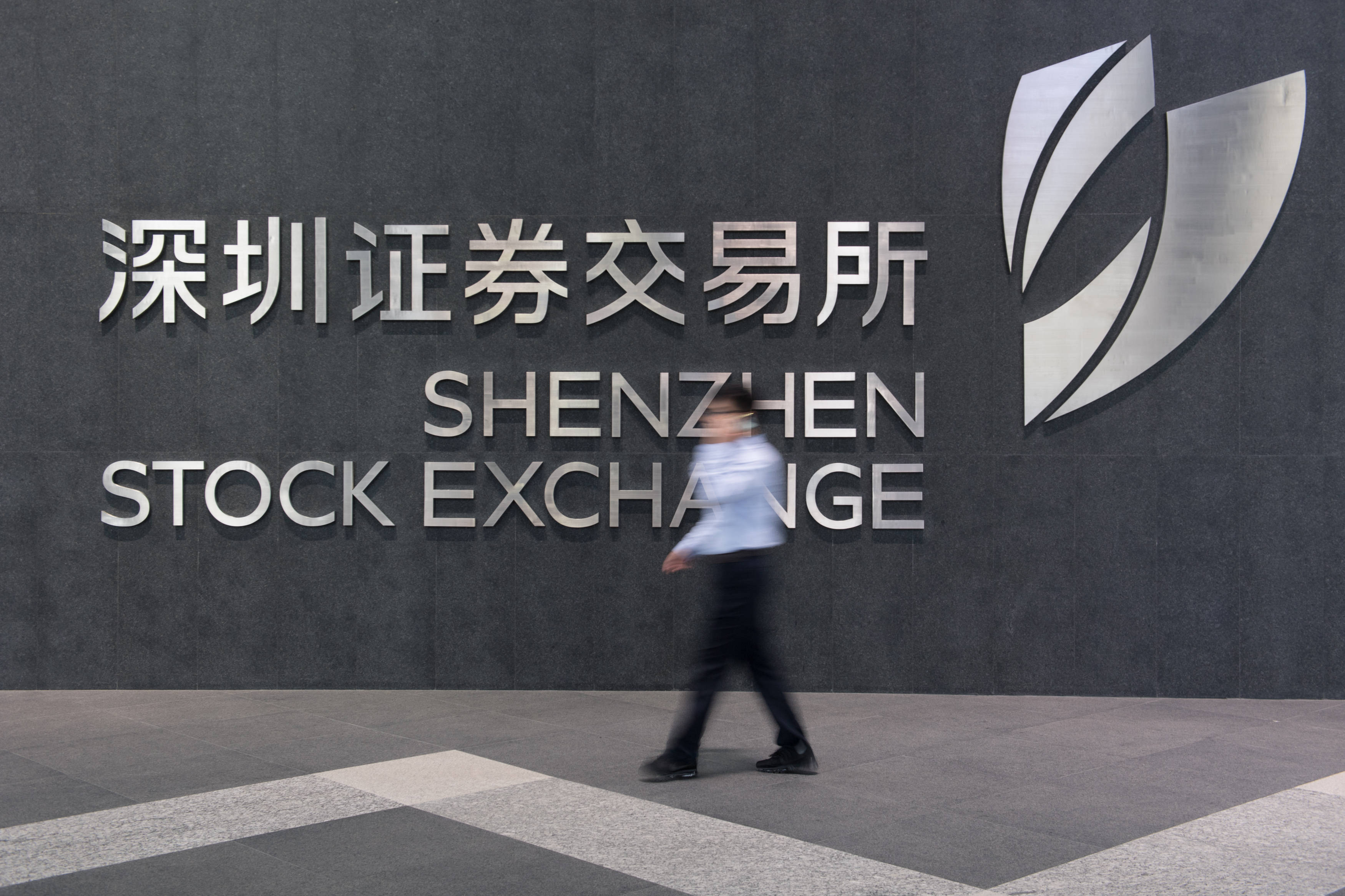 图为深圳证券交易所大堂.
