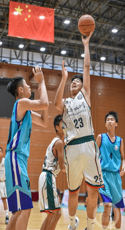 “学校”广东省小学生篮球锦标赛选手被质疑改年龄，赛事方：是在读在籍学生，小学生1米8、1米9很常见
