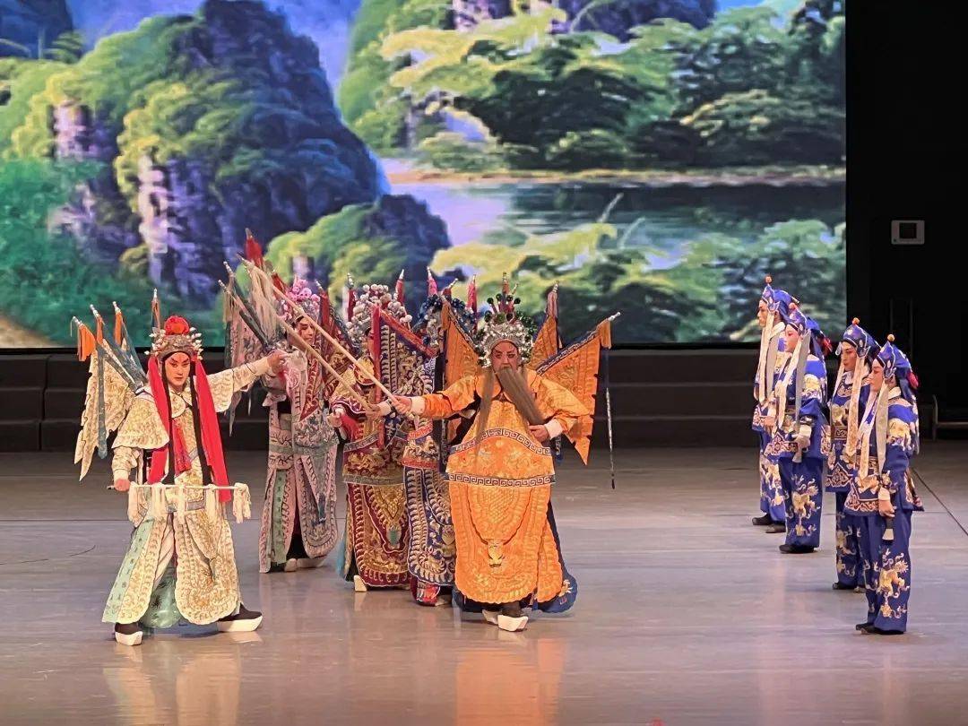 《龙凤呈祥》,包括了《甘露寺》,《书堂和婚》,《别母》,《诸葛撑船》
