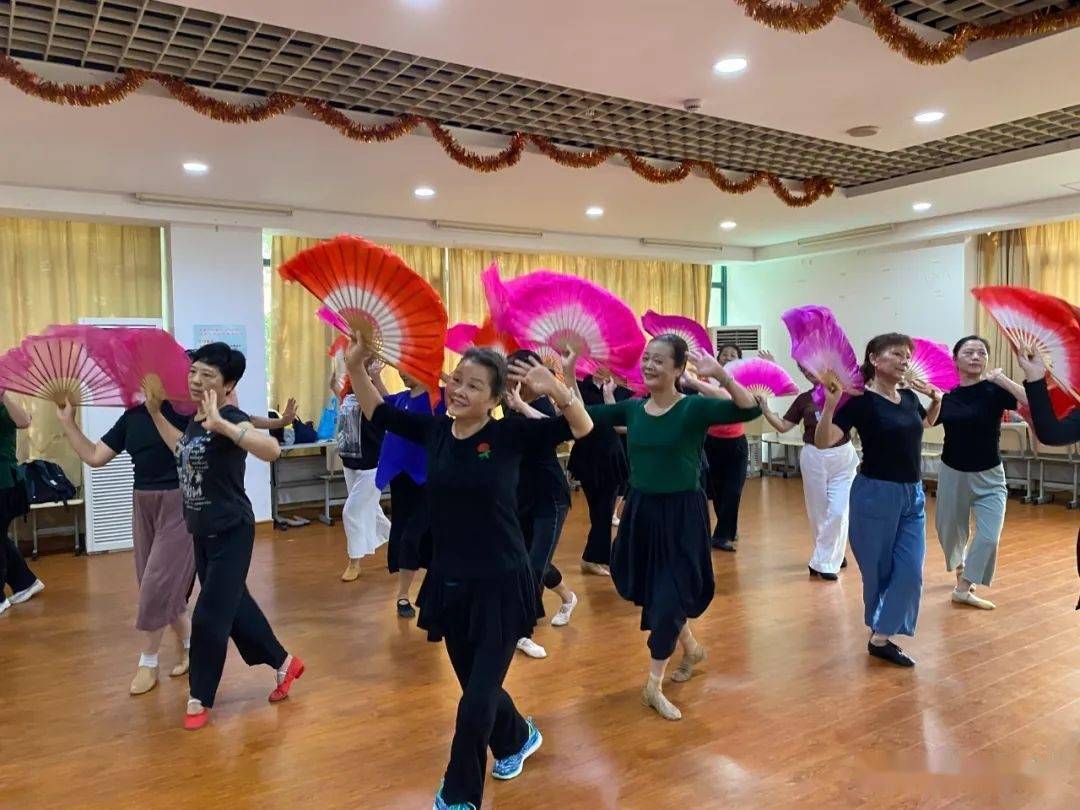 一说起跳舞,今年60多岁的