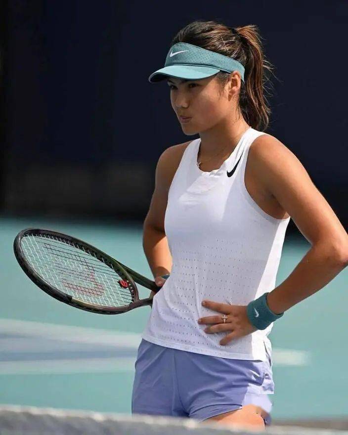 emma raducanu ,图片来自 ins这两件珠宝几乎出现在艾玛所有的照片中