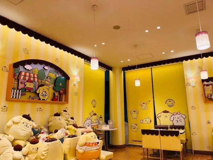 1960年成立的三丽鸥,秉持着"smallgift,bigsmile"的经营理念,迄今已经