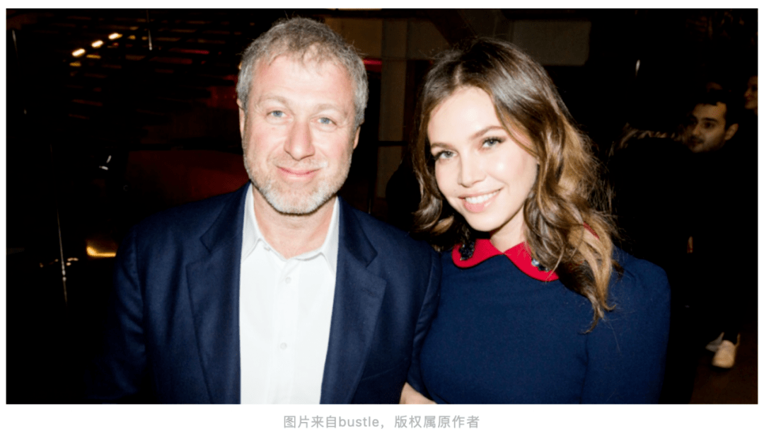 因此,达莎认识了俄罗斯顶级富豪罗曼·阿布拉莫维奇,此人还是还是