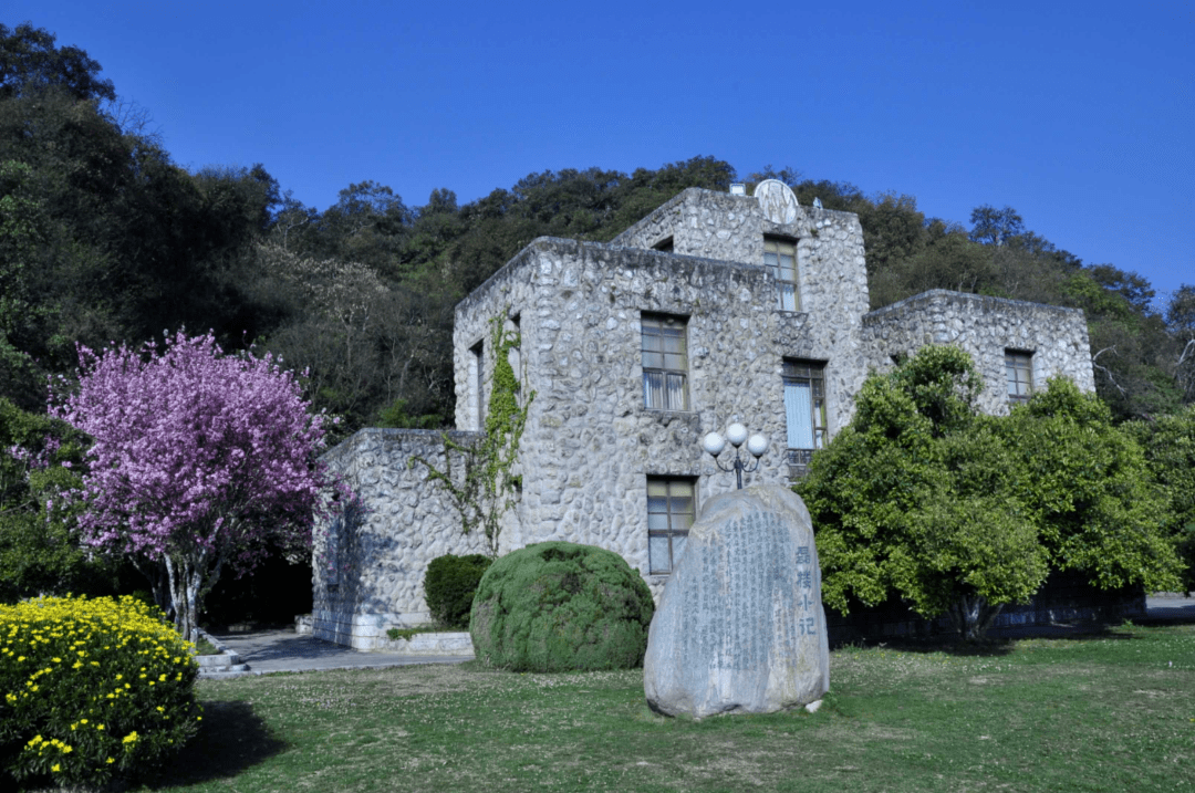 99地址:昆明市西山区白鱼口云南省工人疗养院93游玩:写生,放松